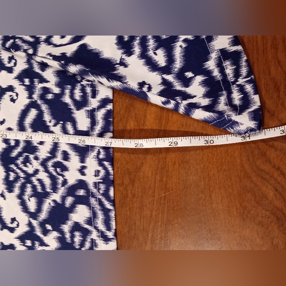 Sara Studio woman Beautiful design navy blue size 1X has some stretch to it - Picture 6 of 6